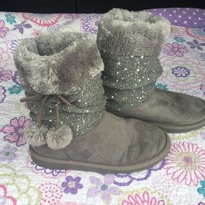 Girls gray sparkly boots!